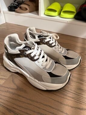 Louis Vuitton Women’s White and Beige Luxury Runner Sneakers